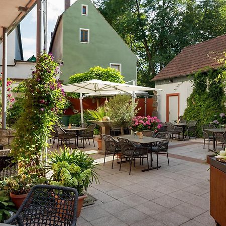 Wirtshaus & Hotel Goldener Greif Edelsfeld Екстериор снимка