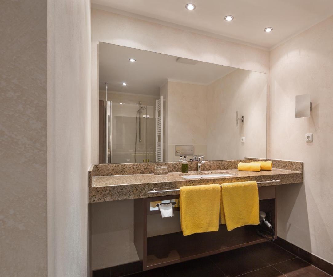 Wirtshaus & Hotel Goldener Greif Edelsfeld Екстериор снимка