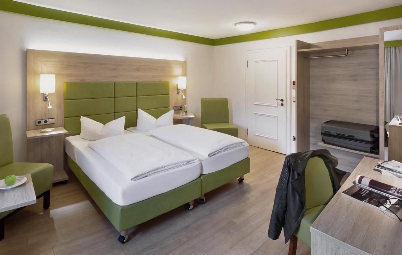 Wirtshaus & Hotel Goldener Greif Edelsfeld Екстериор снимка