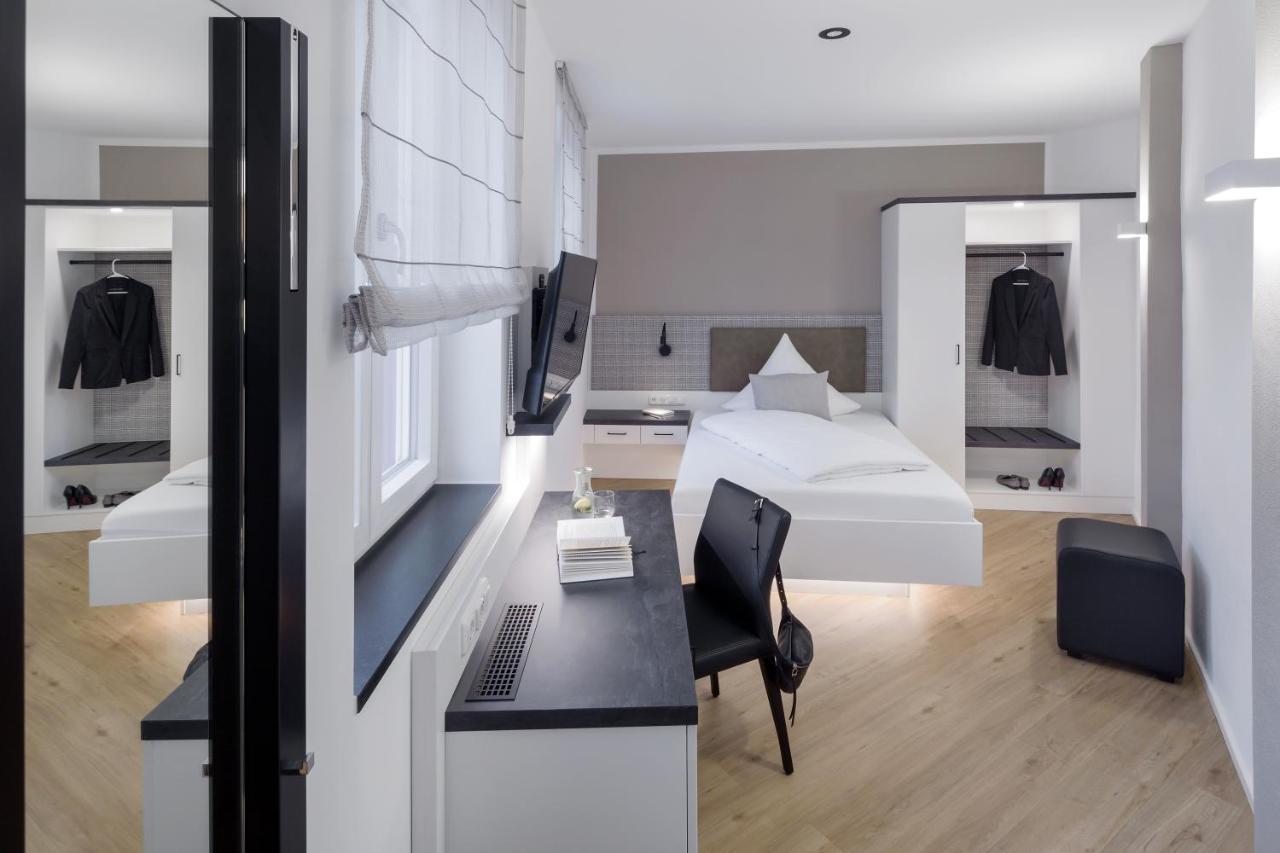 Wirtshaus & Hotel Goldener Greif Edelsfeld Екстериор снимка