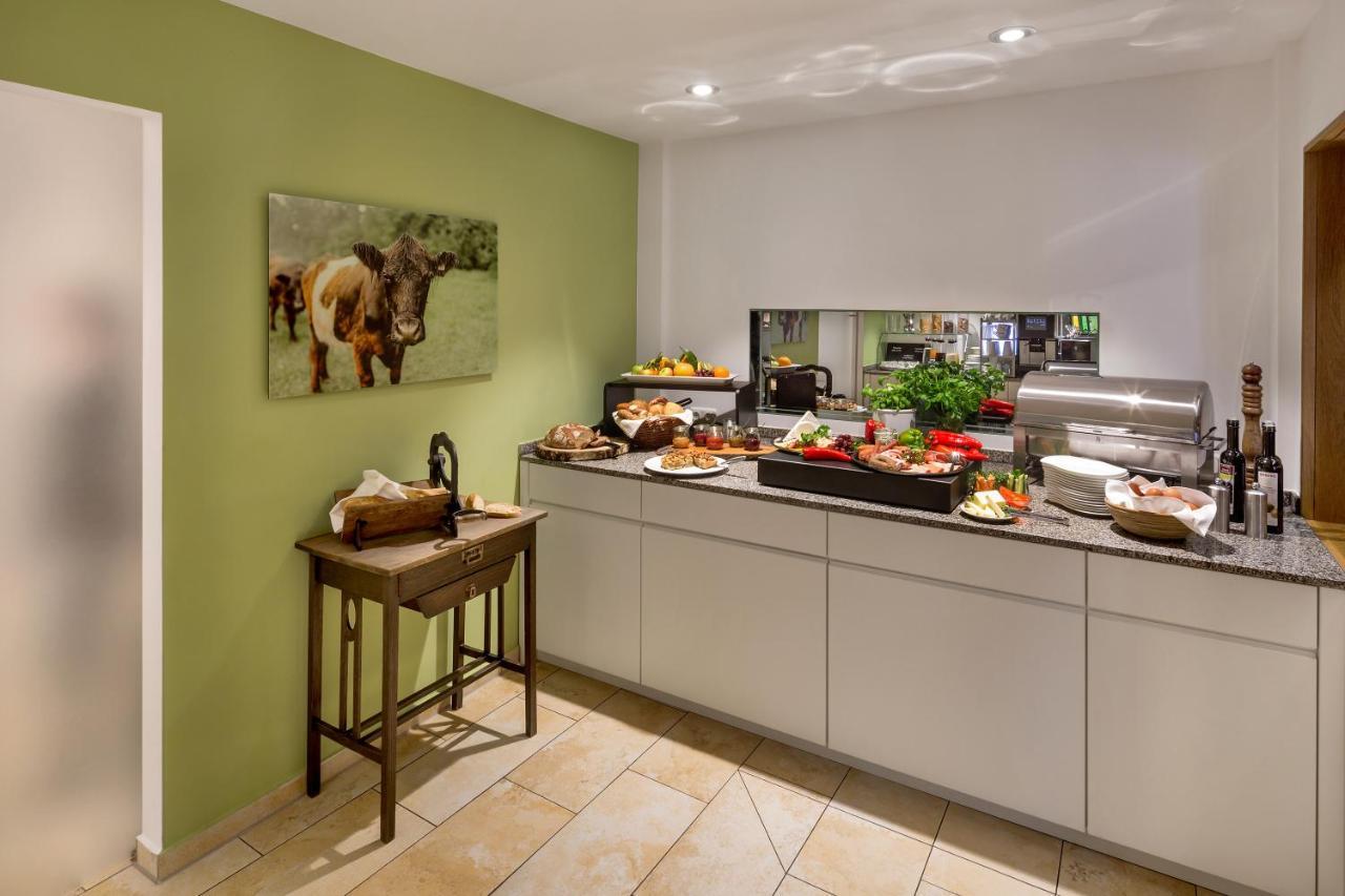Wirtshaus & Hotel Goldener Greif Edelsfeld Екстериор снимка