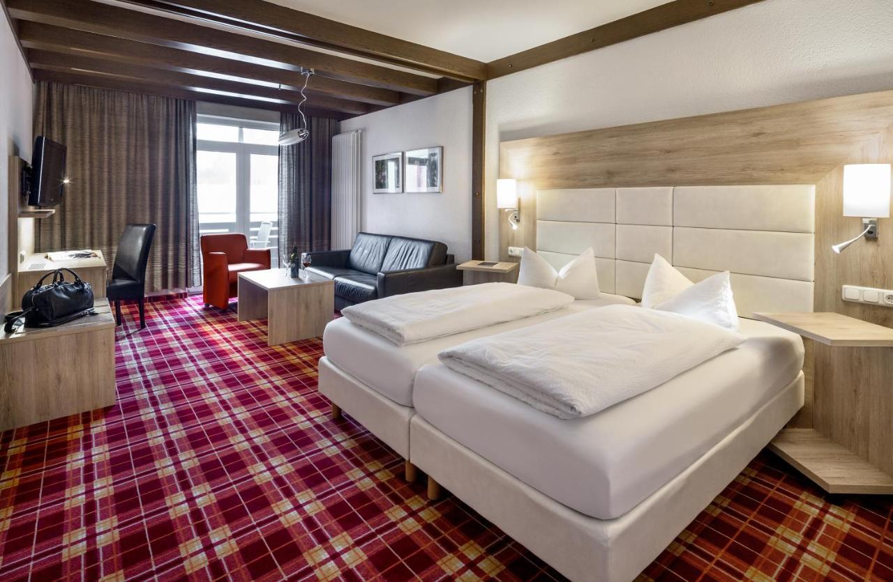 Wirtshaus & Hotel Goldener Greif Edelsfeld Екстериор снимка