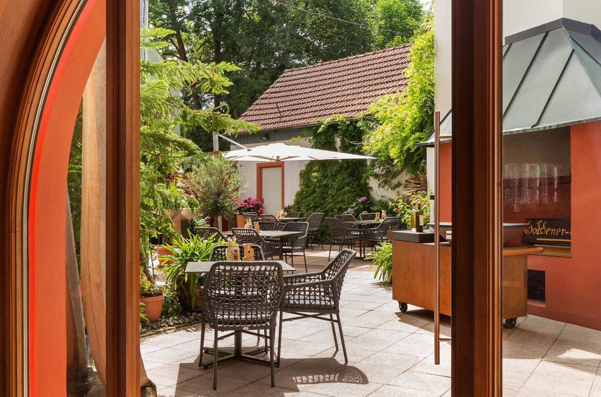 Wirtshaus & Hotel Goldener Greif Edelsfeld Екстериор снимка