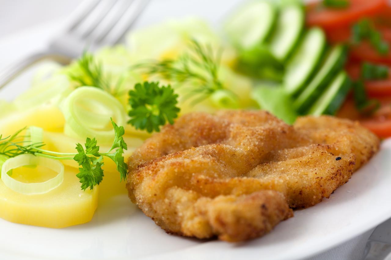 Wirtshaus & Hotel Goldener Greif Edelsfeld Екстериор снимка